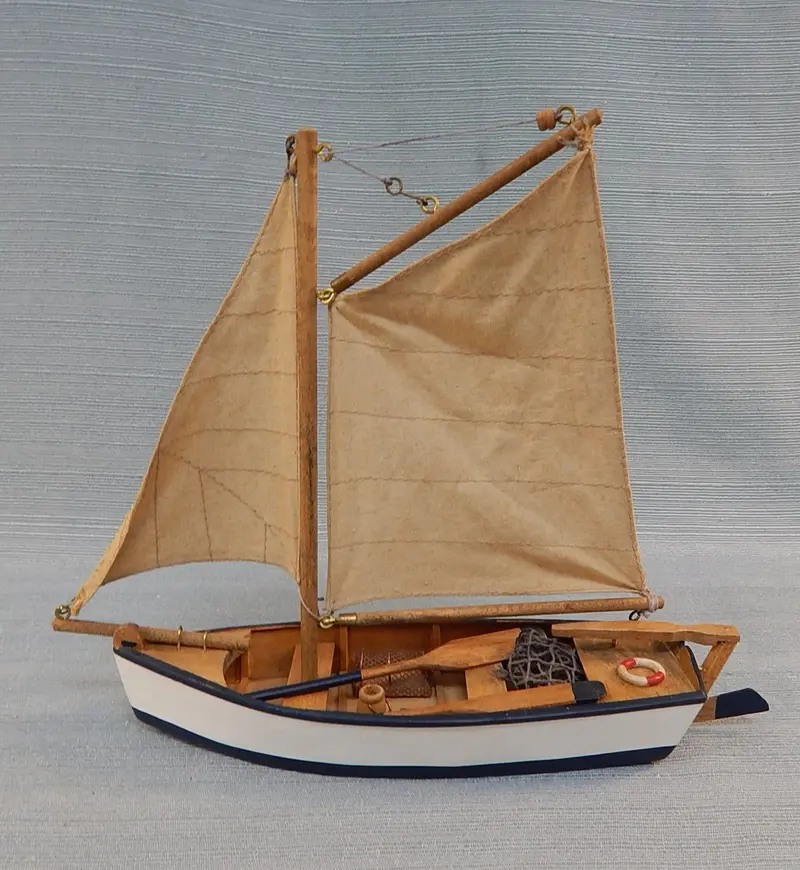 Antique Balsa Wood Model Fishing Boat – Hand-Built Vintage Craft 1