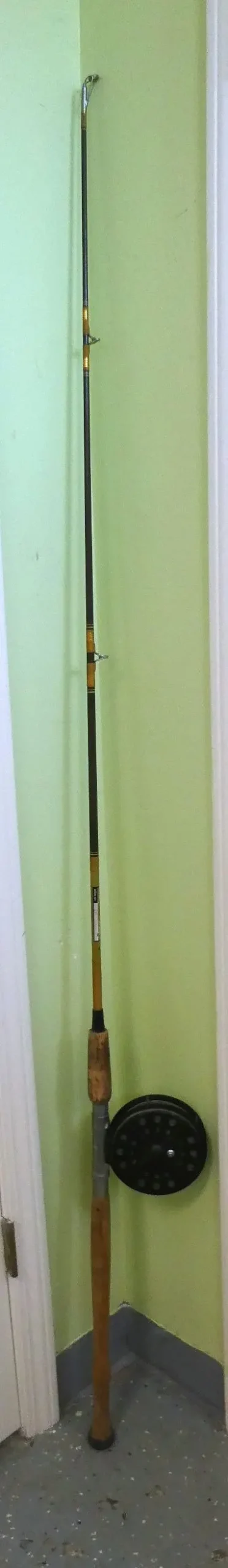 Classic 6-Foot Fiberglass Fishing Rod With Pflueger Sal-Trout 1558-Da Reel – Vintage Combo 1