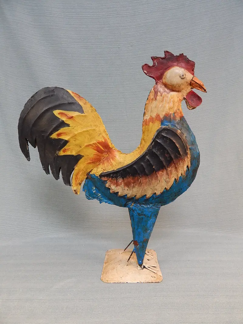 Large Rustic Metal Rooster Decor Statue 1